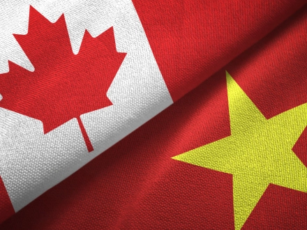 加拿大-越南貿易關係/旗幟
